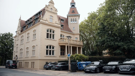 Das Hauptgebäude der Dr. Netik & Partner GmbH – Tradition trifft Technologie.