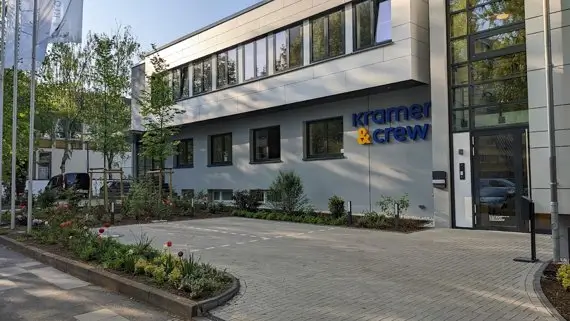 Unternehmenszentrale von Kramer & Crew in Köln – moderner Standort für IT-Kompetenz.