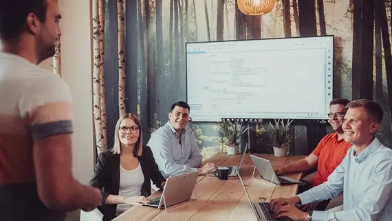 netgo Experten im Austausch – gemeinsame Entwicklung zukunftssicherer IT-Lösungen.