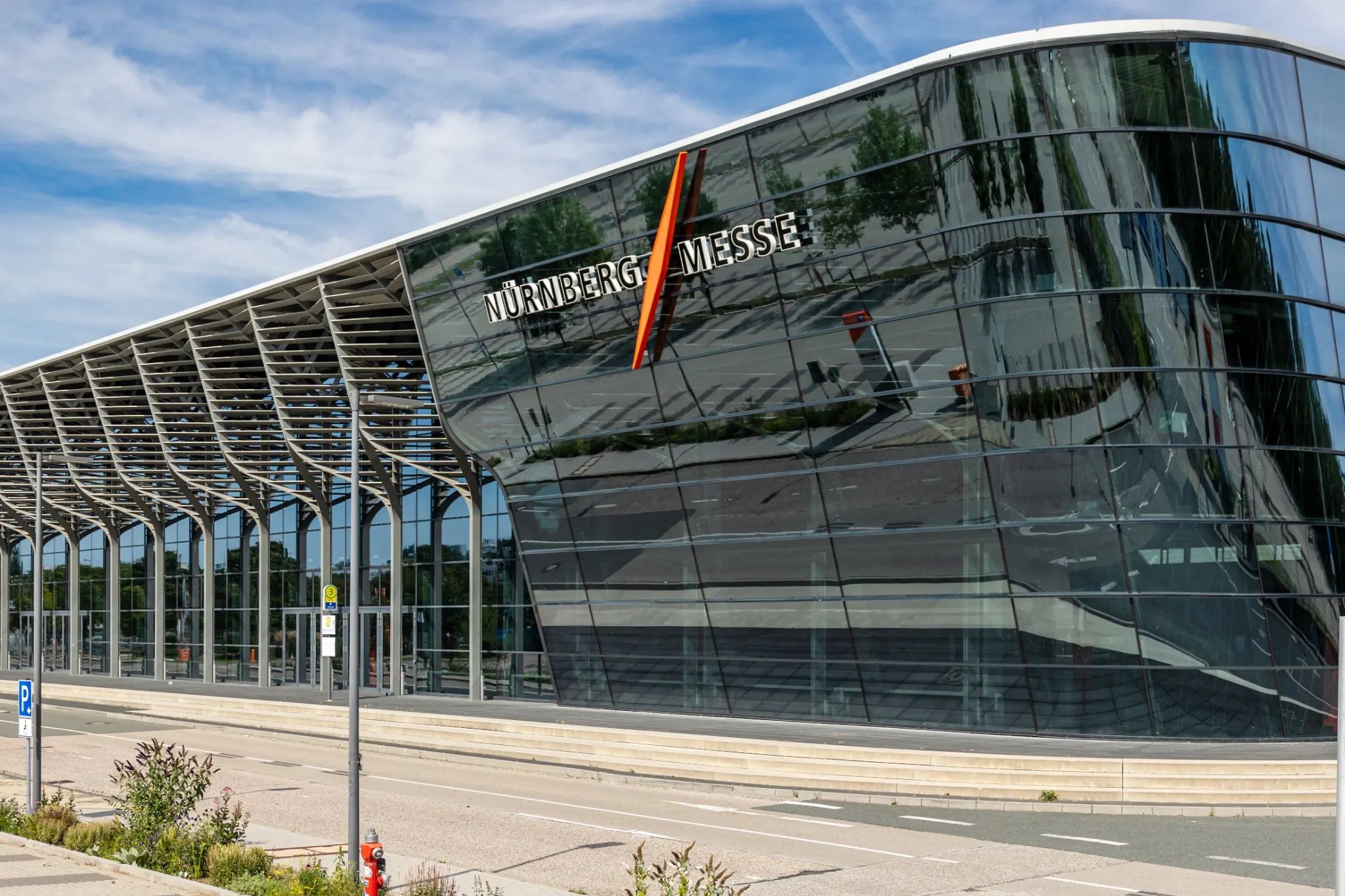 Glass facade of the NürnbergMesse building with its lettering